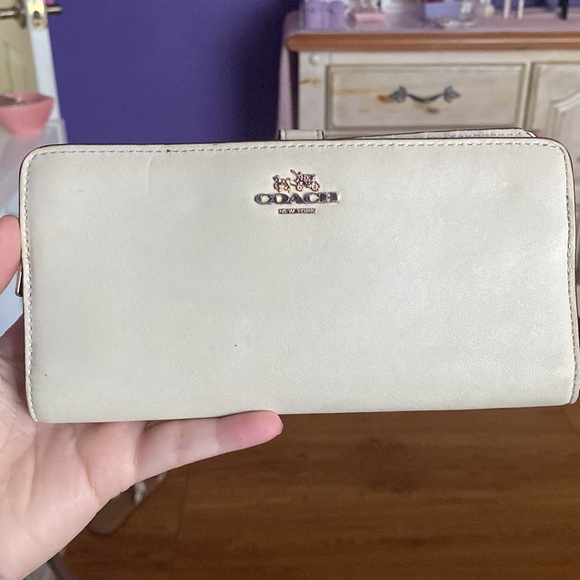 Cream Coach wallet 🤍 - Picture 8 of 9